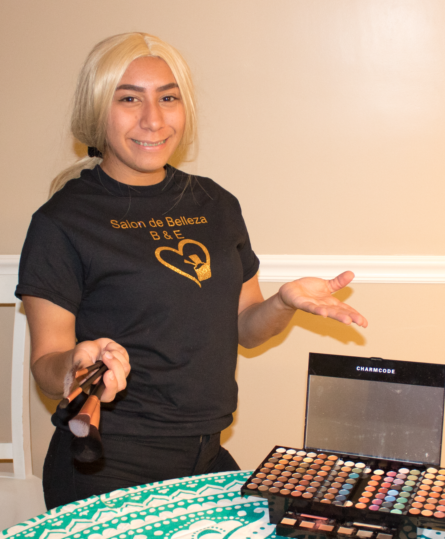 Salon de Belleza B & E t-shirt